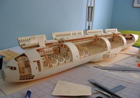 Detailed-Boeing-777-Made-of-Paper_23