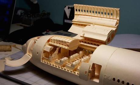 Detailed-Boeing-777-Made-of-Paper_32