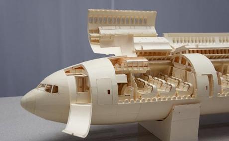Detailed-Boeing-777-Made-of-Paper_14