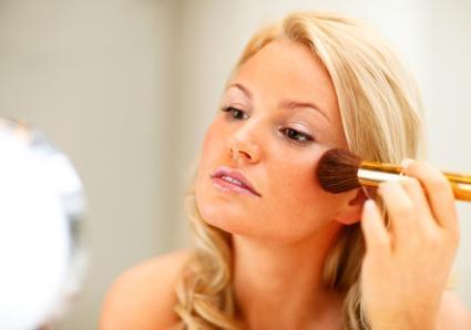 Tricks to Apply Powder Blush Naturally Tricks to Apply Powder Blush Naturally