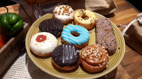 Review on Dunkin' Donuts @ CP, New Delhi