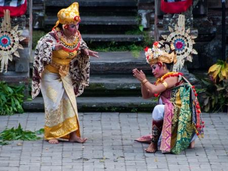 Dewi Kunti and her son, Sadewa