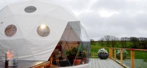 quirky accommodation with canopy and stars from-the-side_cs_gallery_preview