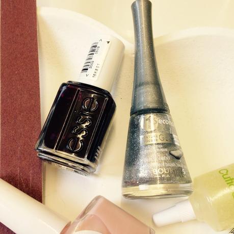 The More Sophisticated Festive Nails