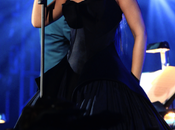 Rihanna Performs Pour Orchestra Style