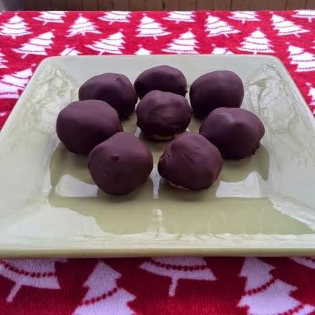 Friday Favorites - Healthy Peanut Butter Buckeye Balls