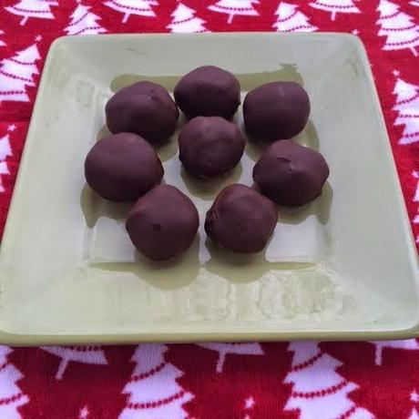 Friday Favorites - Healthy Peanut Butter Buckeye Balls