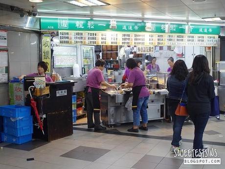 must try street food in hong kong curry fishball 咖哩魚蛋