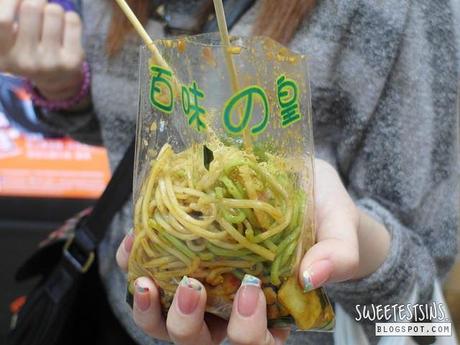 must try street food in hong kong 百味の皇 冷面 cold noodles