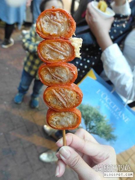 must try street food in hong kong deep fried pig intestines 炸大腸