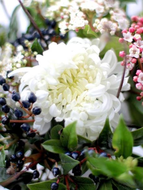 Vintage-Silver-Vase-Arrangement