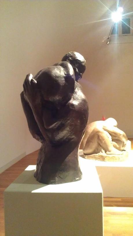 Mutter mit Kind über der Schulter (1917) by Käthe Kollwitz