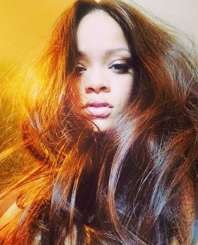 Rihanna Dons New Look & Secret Photoshoot