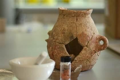 The miracle of the rediscovered oil flask