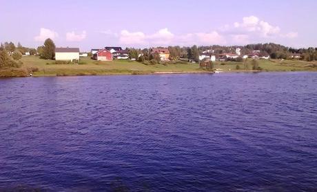 Las frías aguas del Kitinen, infestadas de mosquitos