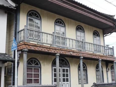 P6070080 トンバイ壁のある裏通り，有田　/　Tonbai walls everywhere in Arita