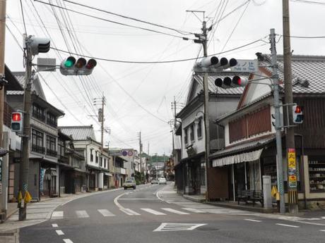 P6070070 トンバイ壁のある裏通り，有田　/　Tonbai walls everywhere in Arita