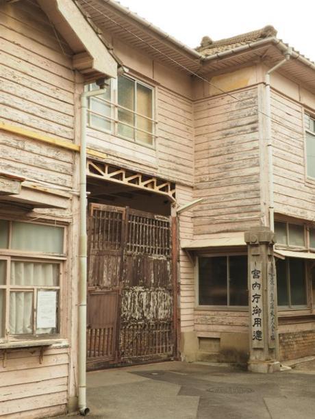 P6070082 トンバイ壁のある裏通り，有田　/　Tonbai walls everywhere in Arita