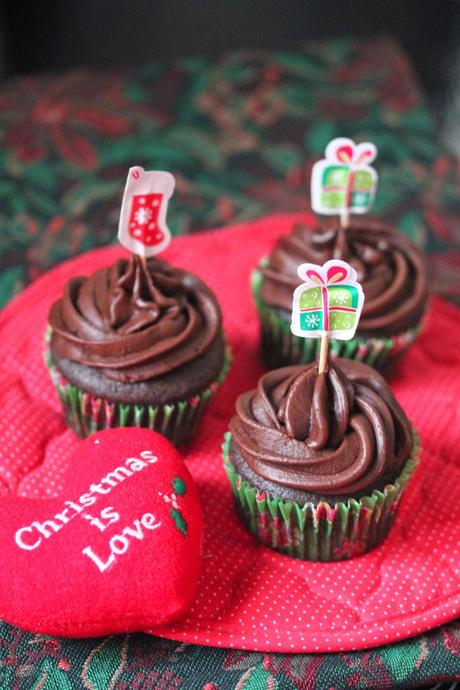 I know cupcakes aren't your traditional holiday fare but ...