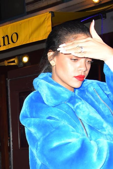 Rihanna Spotted Christmas Shopping