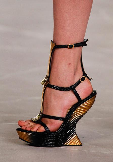 Alexander McQueen: Spring 2012 RTW.