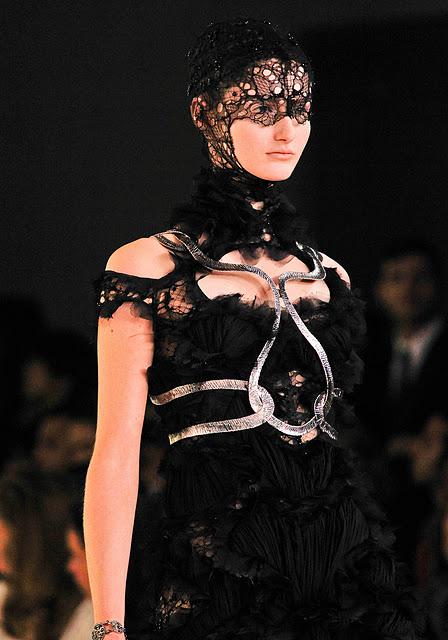 Alexander McQueen: Spring 2012 RTW. - Paperblog