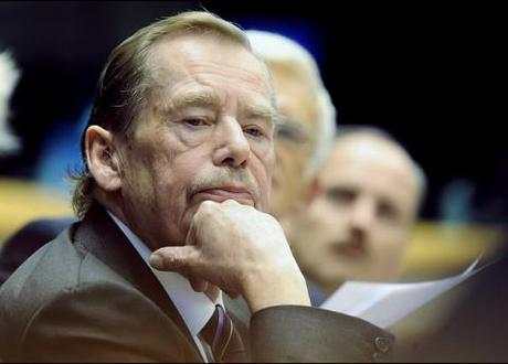 Vaclav Havel, inspirational Czech thinker-statesman, dies