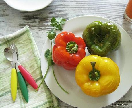 Bulgur stuffed capsicums