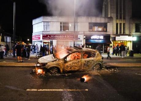 UK police watchdog report: Shooting would-be arsonists during a riot should be considered