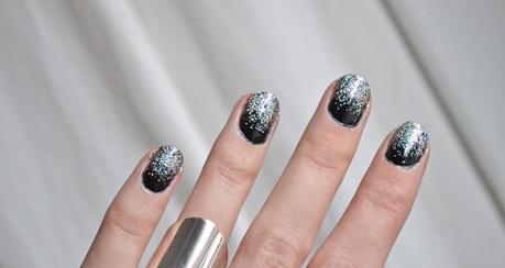 Snowy Glitter Nails