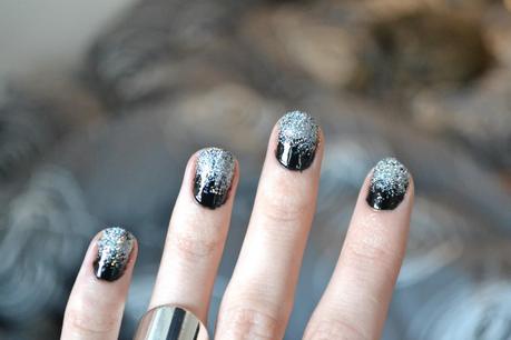 Snowy Glitter Nails