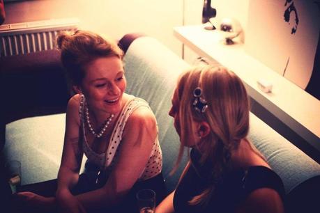 Laura & Emma in breakfast at Tiffany's.