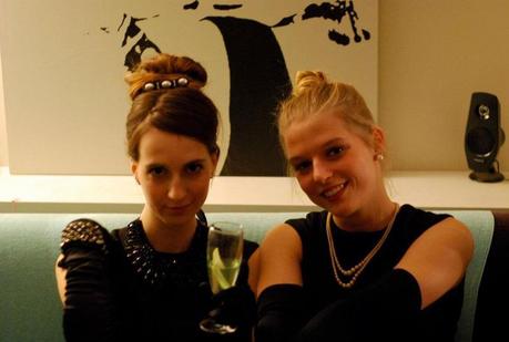 Laura & Emma in breakfast at Tiffany's.