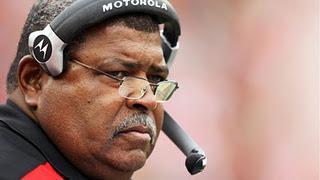 Kansas City Chiefs Decide To Keep Romeo Crennel as Head Coach in 2012: Why It's The Right Choice