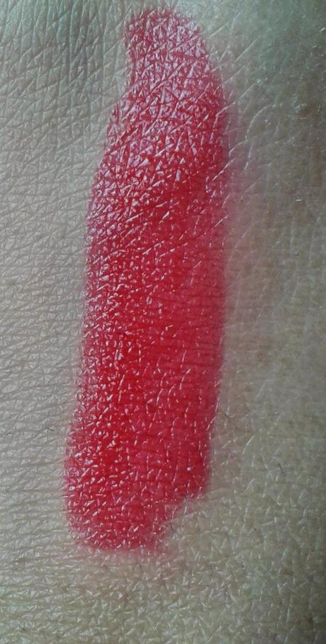 Oriflame Colour Drop Lipstick in Liquid Red Review & Swatches