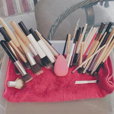 d i y // Makeup brush cleaner