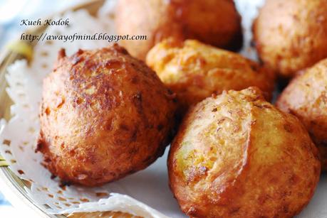 Kueh Kodok （Deep Fried Banana Balls 炸香蕉丸)