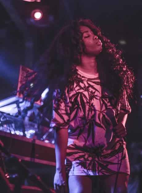 SZA Apologizes For Old Tweets About Beyoncé & Rihanna