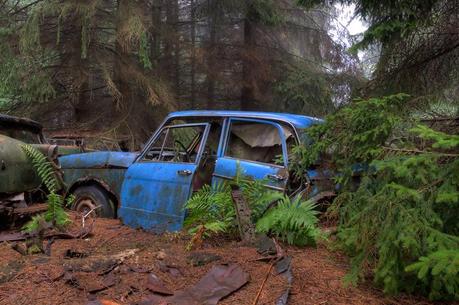 Chatillon car cemetery or a traffic jam of 500 cars since many decades. A story will raise many questions.