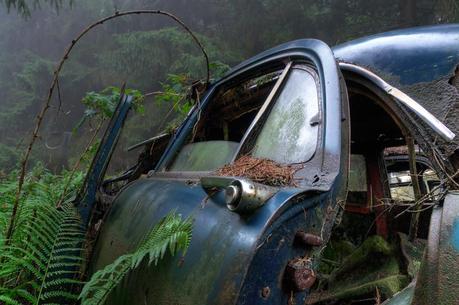 Chatillon car cemetery or a traffic jam of 500 cars since many decades. A story will raise many questions.