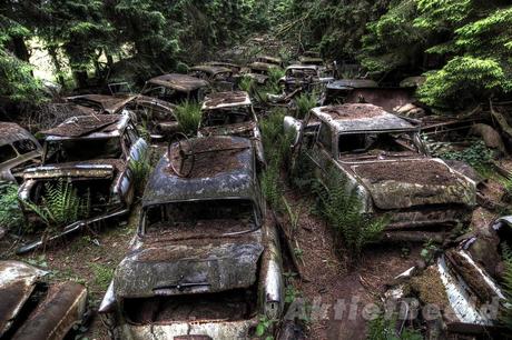 Chatillon car cemetery or a traffic jam of 500 cars since many decades. A story will raise many questions.