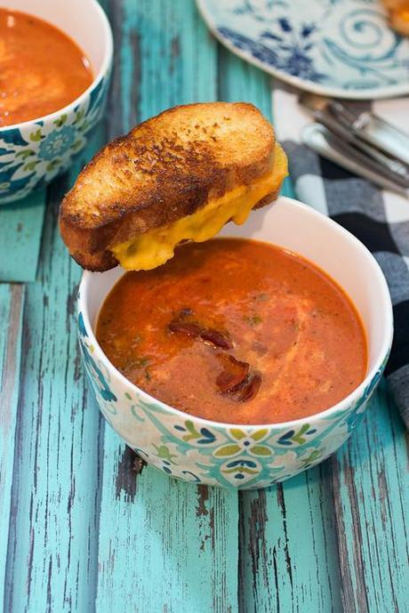 Roasted-Red-Pepper-Tomato-and-Bacon-Soup-3