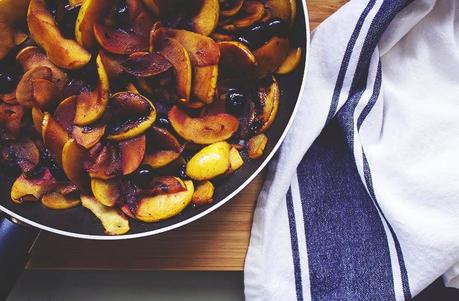 Toasted Oats with Apples + Blueberries///