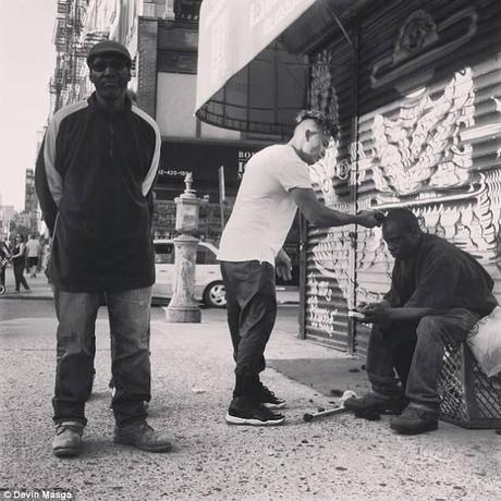 New York Hair Stylist Gives Free Haircut for Homeless