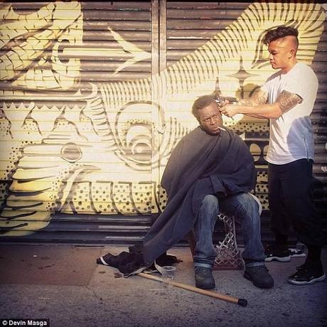 New York Hair Stylist Gives Free Haircut for Homeless