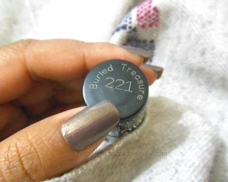 Taupe Brown Nails with Maybelline Color Show Nail Color (221) Buried Treasure : Review