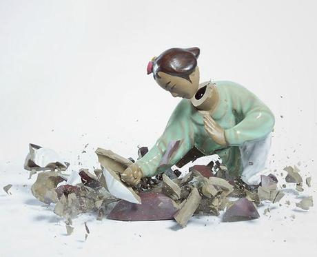 Daily Epic - Martin Klimas - fragile fighting figurines