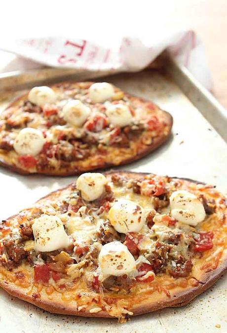 Sausage and Green Pepper Pizza on Naan