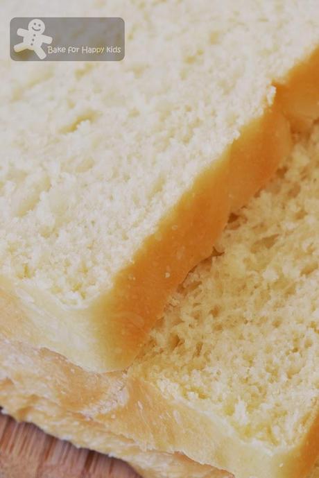 Very Moist and Soft Japanese Milk Square Toast Bread / Shokupan 食パン