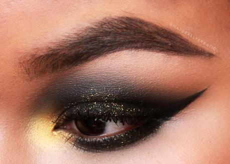 gold glitter, black smokey eye, black eye makeup, glitter makeup